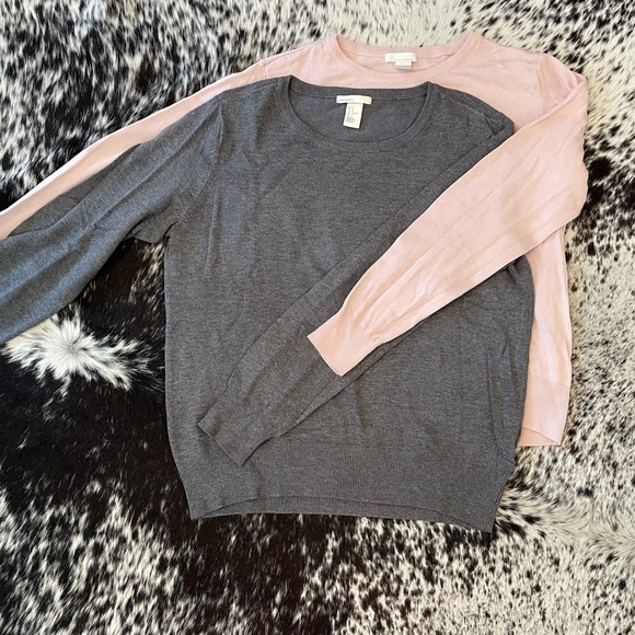4 NWOT H&M basics crew neck sweaters. In Navy, blush & 2 in gray. All mediums. - Picture 3 of 8